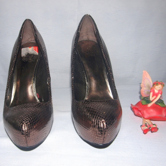 Fergie Bunny Pumps Bronze Snakeskin Style Size 7.5 - Picture 4 of 6